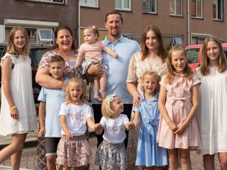 Tv-familie Jelies gaat met 9 kinderen emigreren: ‘Urk heeft er veel van weg’