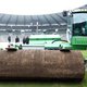 U2 schenkt Rode Duivels nieuwe grasmat