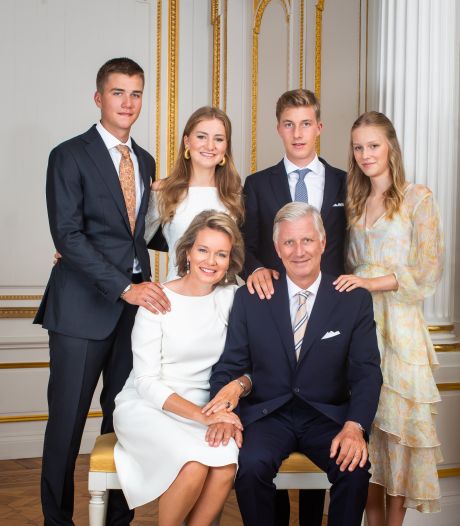 Le Palais dévoile la traditionnelle photo de Noël de la famille royale
