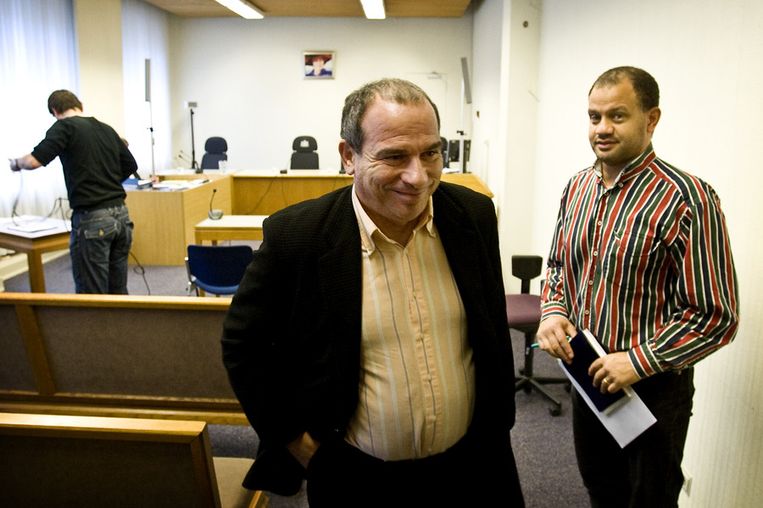 Opiniepeiler Maurice de Hond verlaat de rechtszaal van het gerechtshof in Amsterdam. (Archieffoto) Beeld anp