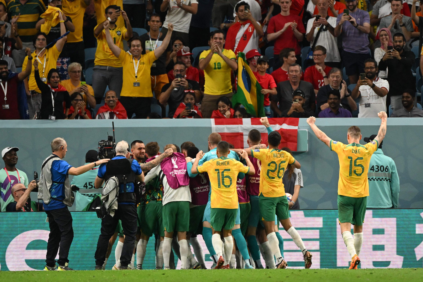 L’Australie s’offre un exploit et une qualification surprise pour les huitièmes de finale.