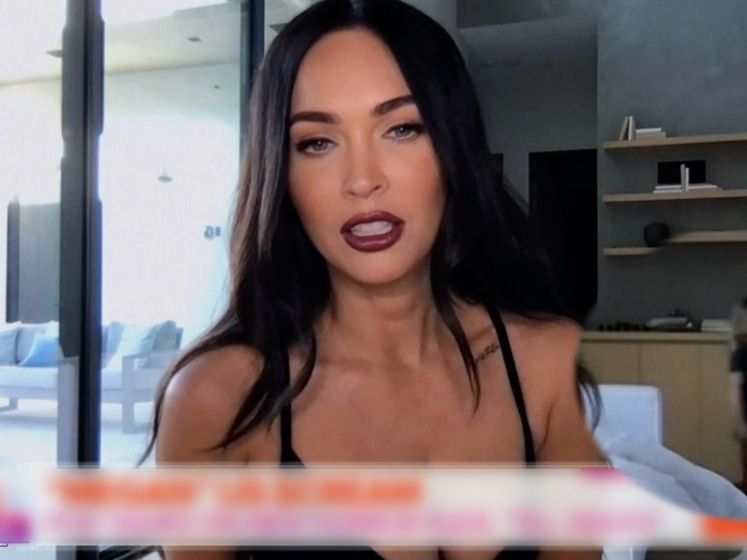 Megan Fox geeft interview maar het zijn haar kinderen die de show stelen