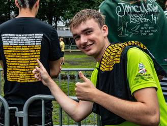 Danny (19) uit Holten verslaat wereldkampioen darten: 'Dit hadden we echt  niet verwacht