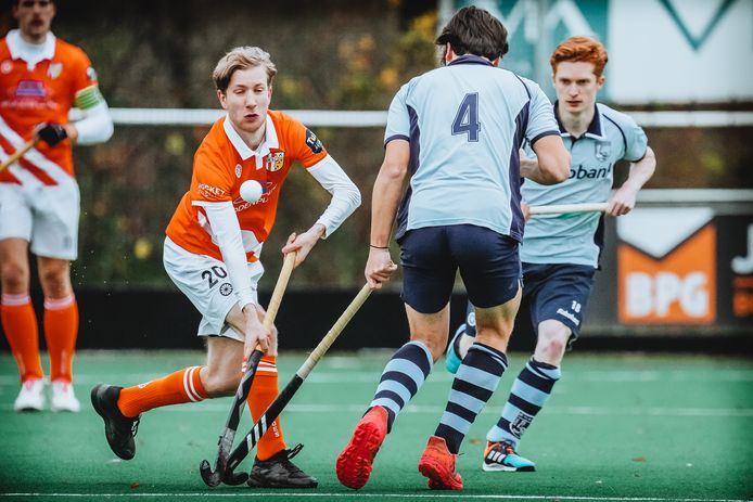 Pelikaan (grijze shirts) verloor met 4-2 op bezoek bij DES.