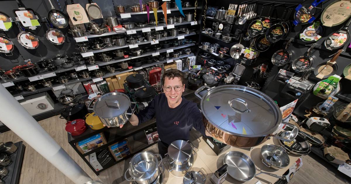 Van webshop naar winkel, pannenstore in Opheusden zwemt tegen de stroom in: ‘Klanten willen even voelen’