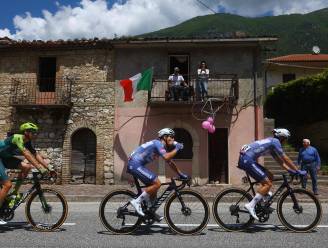 LIVE Giro d’Italia | Peloton houdt Italiaanse Polti-duo kort, heuvelachtige fase in aantocht