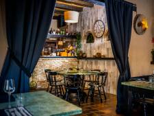 Dit restaurant mét terras naast brug over Hollandsche IJssel is er een voor de échte levensgenieter