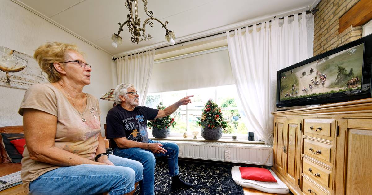 Vanaf de bank fietsen inwoners Babyloniënbroek mee met hún Marianne Vos: ‘Die gele trui verdient ze’