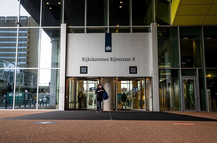 Exterieur van het ministerie van Buitenlandse Zaken en het ministerie van Infrastructuur en Waterstaat in Den Haag.