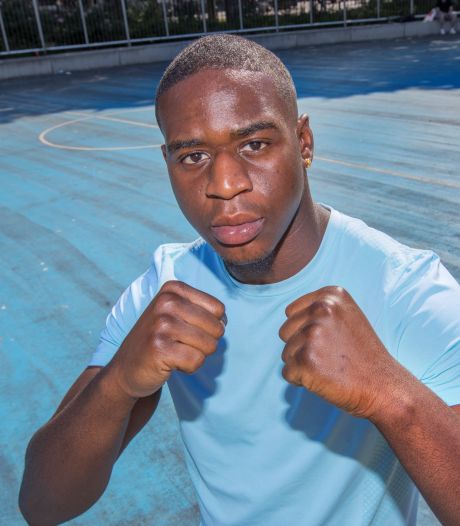 Michael (22) maakt doodskisten en staat voor zijn debuut bij Glory: ‘Overleden vriend helpt me in de ring’