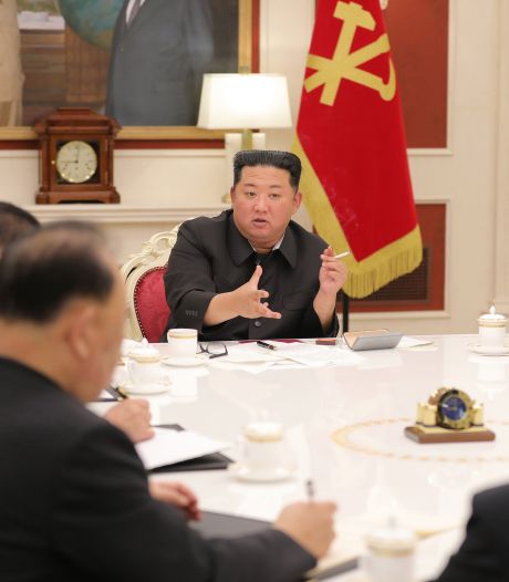 Kim Jong Un fustige la négligence et la paresse des fonctionnaires qui ont aggravé l'épidémie de Covid-19