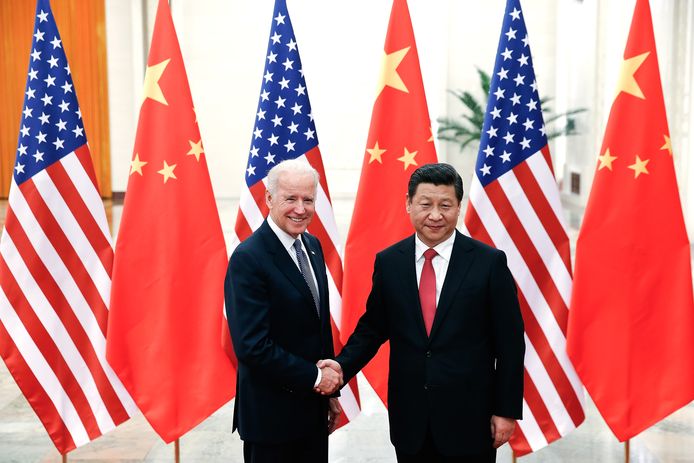 Archiefbeeld. Joe Biden (toen nog vicepresident) schudt de hand van de Chinese president Xi Jinping. (04/12/2013)