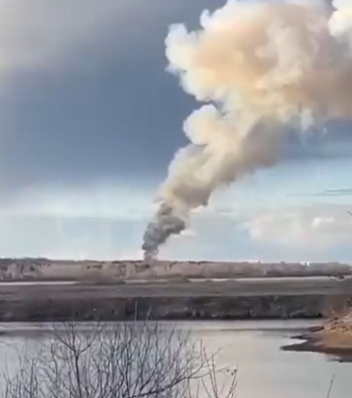 Twee doden bij brand in munitiefabriek in de Russische stad Perm.