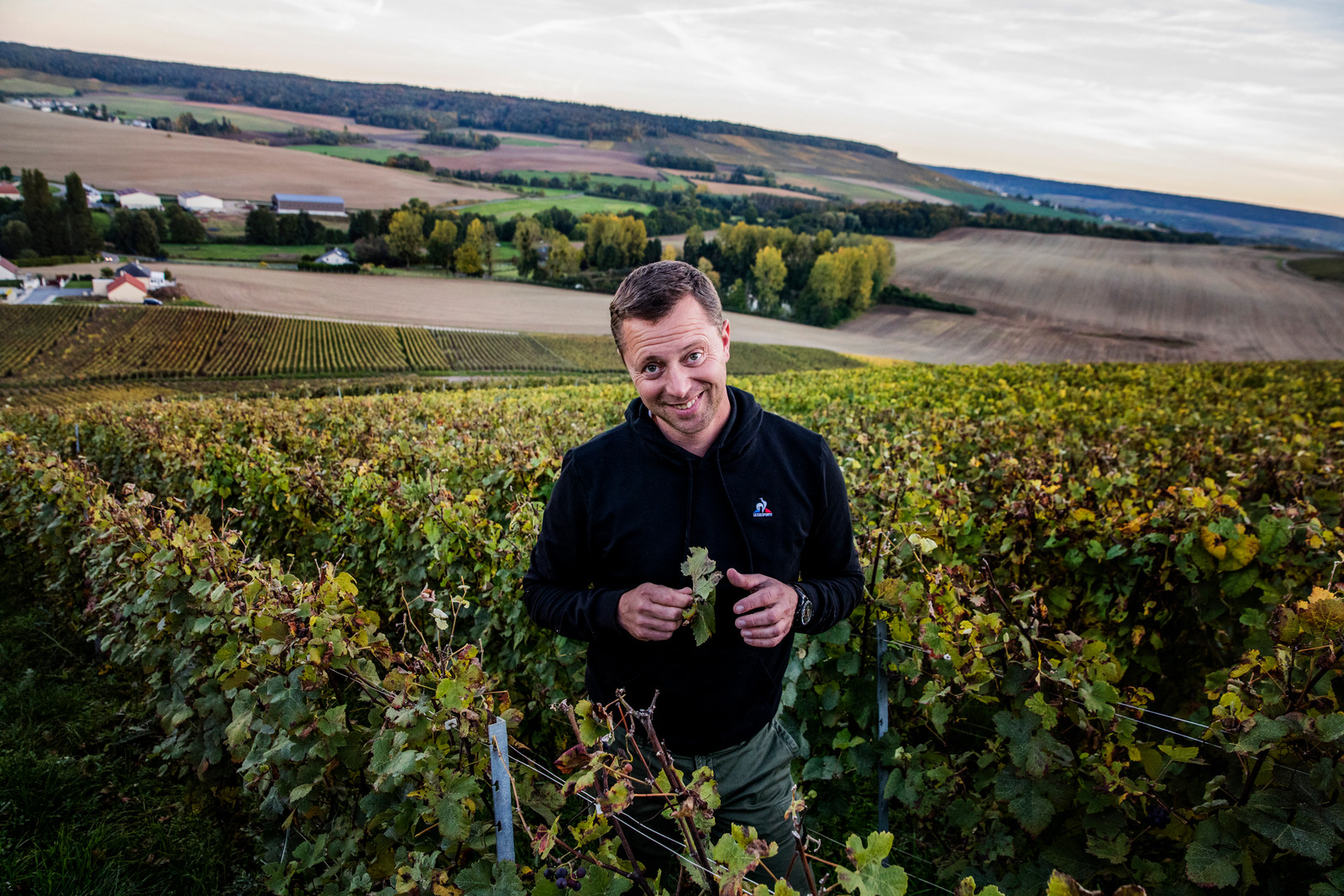 Cédric Moussé van Champagne Moussée Fils probeert steeds zijn wijnhuis te innoveren door nieuwe duurzame technieken te gebruiken.  Beeld Aurélie Geurts
