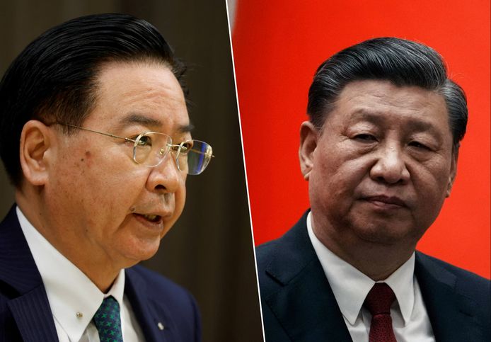 Chinese minister van Buitenlandse Zaken Joseph Wu (links) en Chinese president Xi Jinping (rechts).