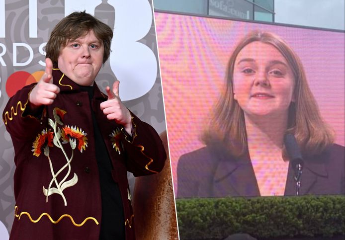 Lewis Capaldi op de Brit Awards (links) en het billboard ter promo van zijn Netflixdocu.