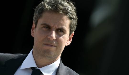 ‘Het schandaal zal de positie van Gabriel Attal verzwakken’: hoe Russische bots de Franse presidentsverkiezingen van volgend jaar proberen te beïnvloeden