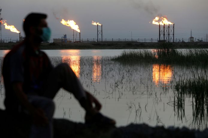 Archiefbeeld van olieraffinaderij ten noorden van Basra.