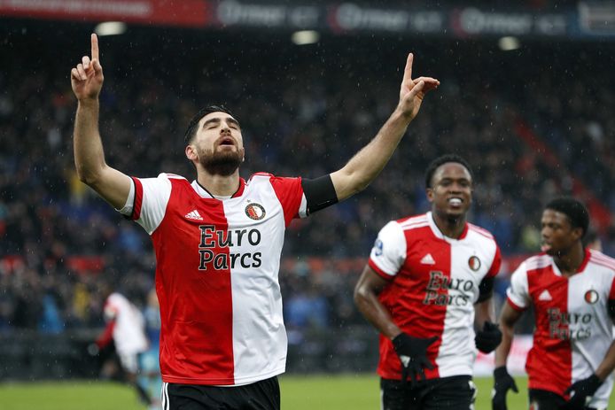 Alireza Jahanbakhsh viert zijn goal tegen Sparta.