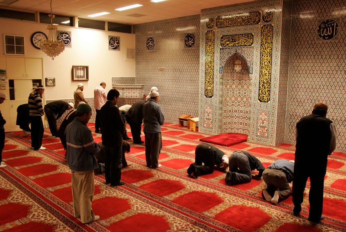 Gebedsdienst in de Medine-moskee in Raalte.