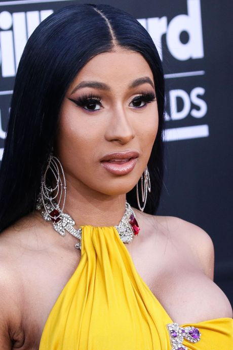 Cette photo de Cardi B provoque l’indignation des internautes, la chanteuse s’excuse