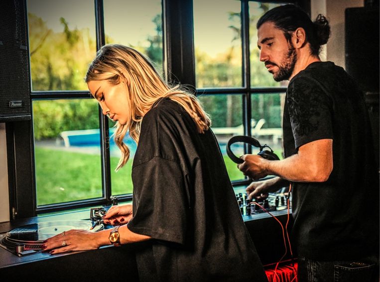 Dimitri Vegas: 'Ik werd dj omdat ik het leuk vond om voor vijftig man op een Chirofuif te draaien. Eens in de Versuz, La Rocca of de Zillion staan leek me het hoogst haalbare.' Beeld 