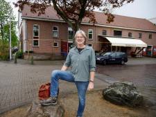 Bijzonder buurtpodium waar Nederlandse sterren optraden staat nu te koop: ‘Hier huist een goede ziel’