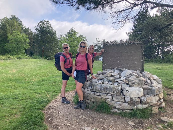 De drie zussen Van Woezik onderweg naar Florence op de Godenweg. v.l.n.r Margot, Yvonne en Monique.
