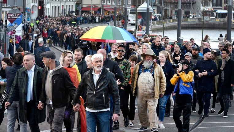 Een Amsterdamse protestmars tegen geweld tegen homos. Beeld anp