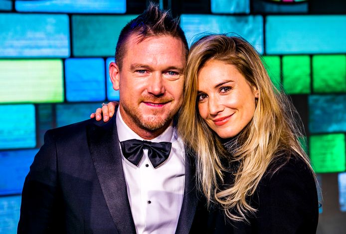 Johnny de Mol en zijn vrouw Anouk van Schie.