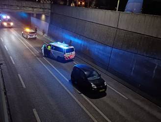 Politie vindt beschonken man met meerdere botbreuken onder viaduct in Groenlo: ‘Hij liet weten gevallen te zijn’