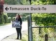 Bij slachterijen, zo ook Tomassen Duck-To, zijn geregeld demonstraties van dierenactivisten, zoals op de foto van de actiegroep The Save Movement.