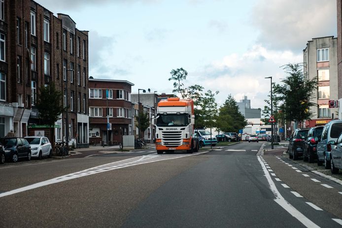 De Lakborslei wordt op termijn verkeersveiliger en vooral véél groener.