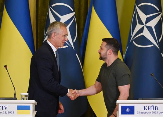NAVO-topman Jens Stoltenberg is in Kiev voor een ontmoeting met de Oekraïense president Volodymyr Zelensky.