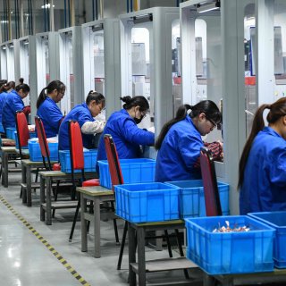 Importheffingen Trump doen pijn in China: bedrijvigheid neemt af, fors banenverlies dreigt    
