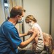 Loont het nog de moeite om de boosterprik te laten zetten? Of ontsnappen nieuwe varianten steeds makkelijker aan de vaccins?