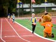 Archieffoto van een evenement bij atletiekvereniging AVV. De club heeft zaterdag de sportpenning mogen ontvangen.