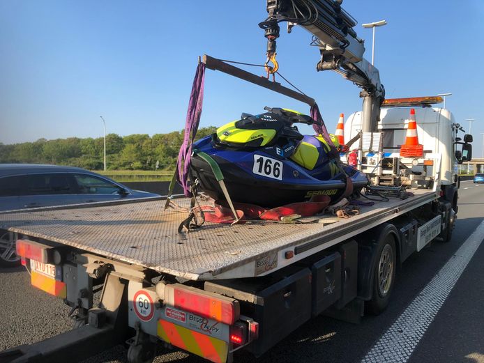 Bij de kop-staartaanrijding op de E40 in Middelkerke moest ook een jetski getakeld worden.