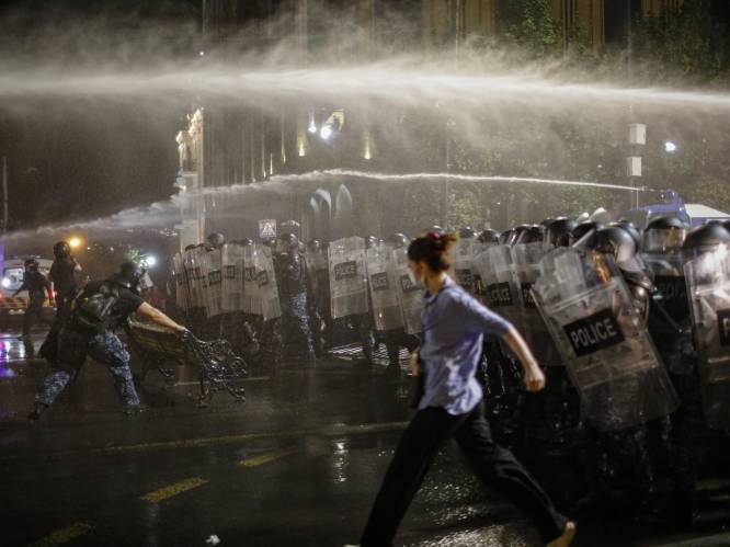 Politie Georgië gebruikt traangas en waterkanonnen tegen pro-Europese demonstranten, ook oppositieleider gewond