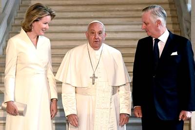 “They even pray for the Red Devils”: Filip and Mathilde are so strictly religious, but they prefer to keep that hidden