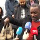 ▶ Vader van Sanda Dia toont schoenen van zijn zoon: ‘Dit is het enige wat me nog rest van hem’