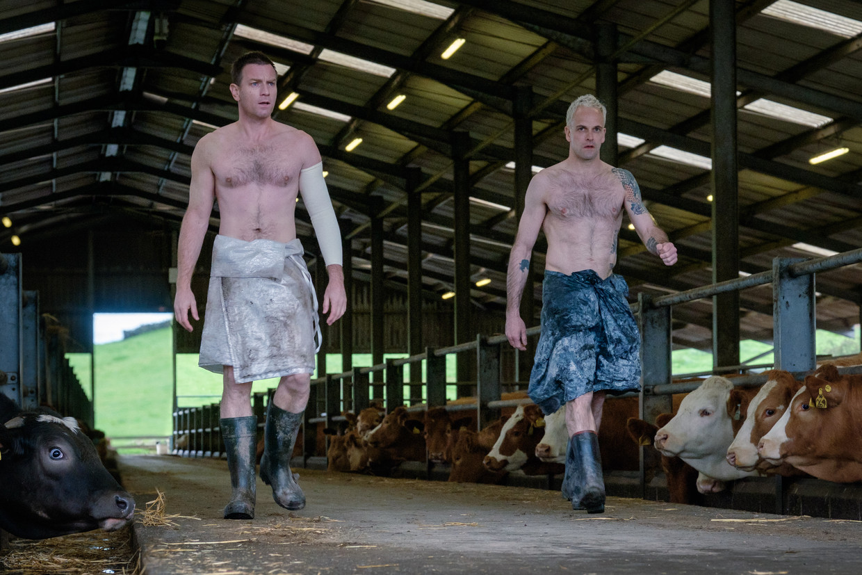 Ewan McGregor en Jonny Lee Miller in 'T2: Trainspotting'. Beeld RV