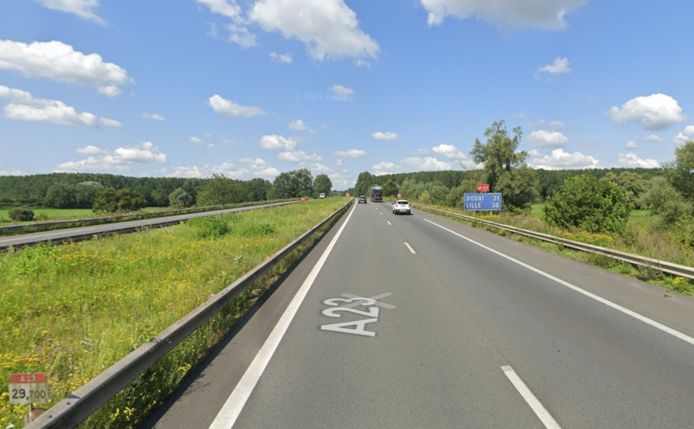 Het verkeersongeluk zou op de A23 autosnelweg in Frankrijk gebeurd zijn.