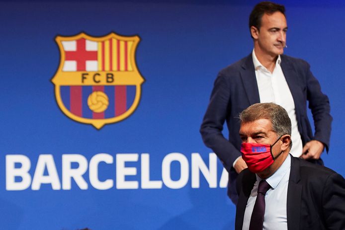 Ferran Reverter hier achter Joan Laporta.