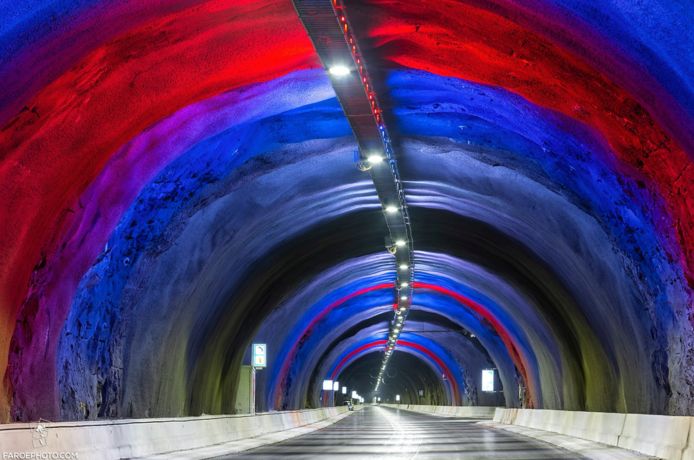 Faeröer eilanden openen indrukwekkende onderzeese tunnel van 11 kilometer lang.