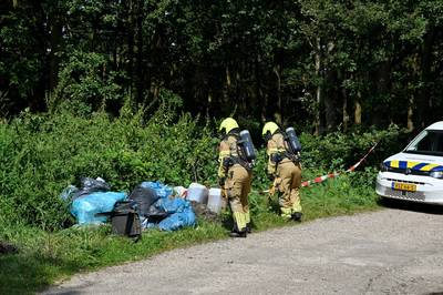 Meerdere vuilniszakken en jerrycans met mogelijk drugsafval gevonden in Berkel-Enschot