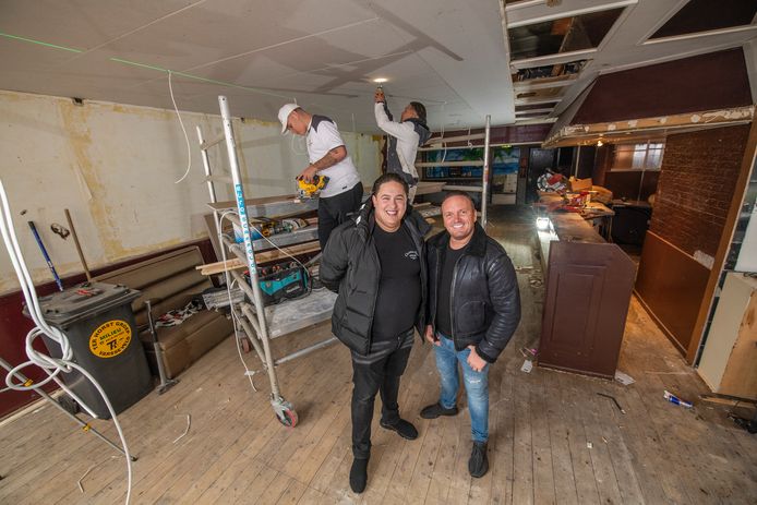 Frank van Etten (l) en zijn compagnon Jeffry Veldhoen in wat uit moet groeien tot Van Etten Club Music & Dining.