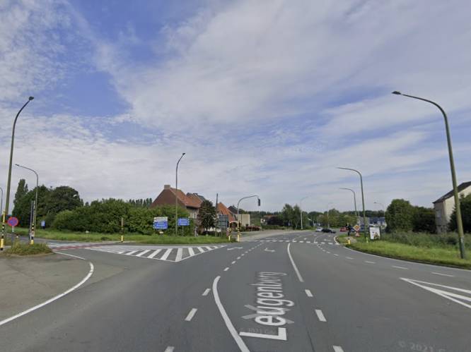 Motorrijder (42) in levensgevaar naar ziekenhuis gebracht na aanrijding in Ekeren, situatie intussen stabiel