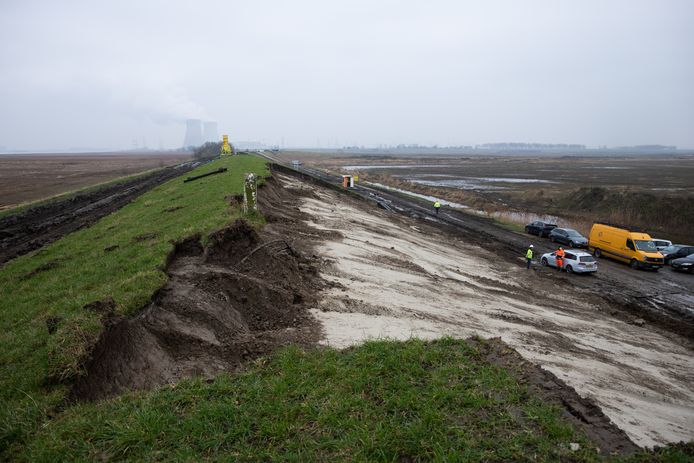 Experimenten met de oude dijk  in de Hedwige-Prosperpolder.