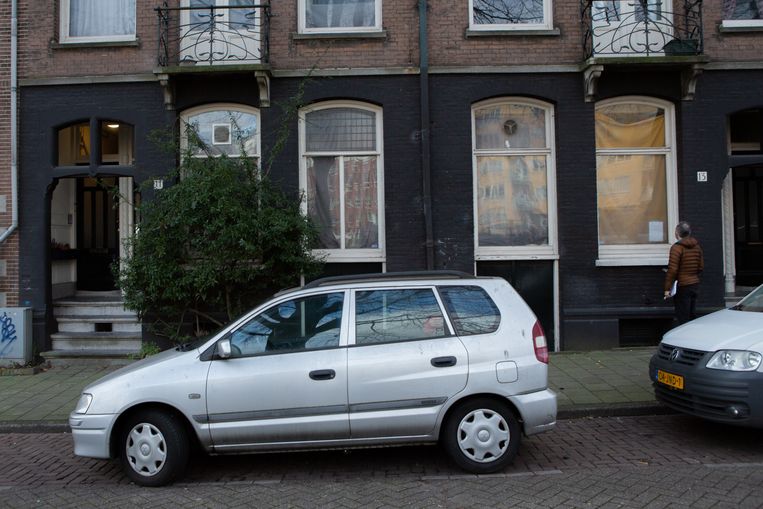 De gekraakte panden aan de Hugo de Grootkade. Beeld Mariet Dingemans